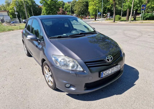 toyota auris warmińsko-mazurskie Toyota Auris cena 24700 przebieg: 236756, rok produkcji 2011 z Szczytno